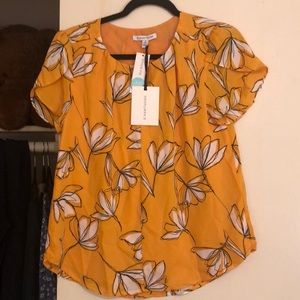 41 Hawthorn brand yellow patterned blouse w/tags.